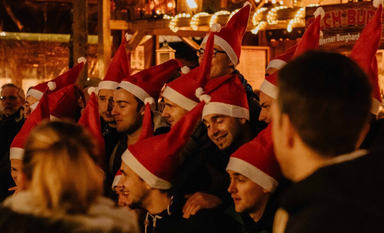 Bizarre HR: 70% of employees spend time at work doing their holiday shopping Bizarre HR: 70% of employees spend time at work doing their holiday shopping
