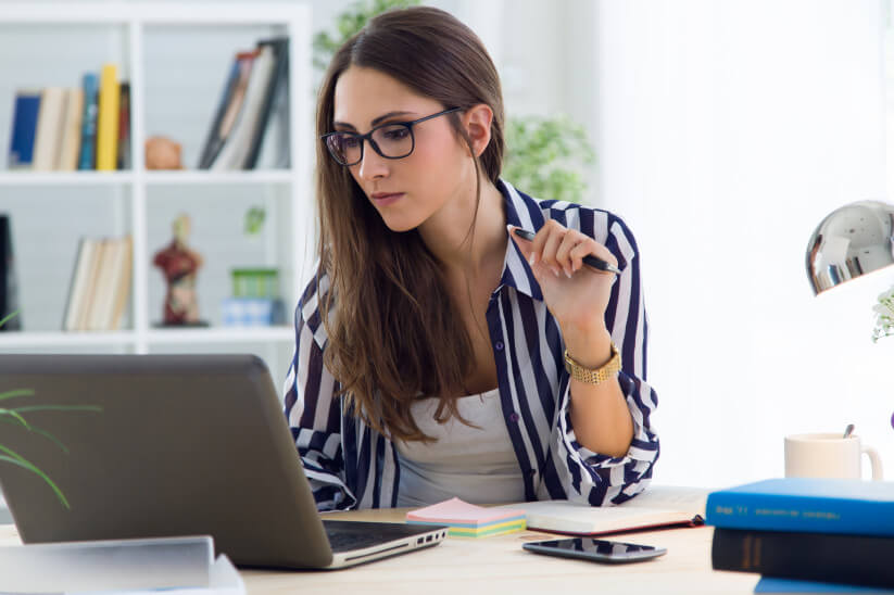 Starting a New Job While Wedding Planning: How to Make it Work Starting a New Job While Wedding Planning: How to Make it Work